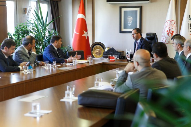 Bakan Kasapoğlu, federasyon başkanlarıyla bir araya geldi