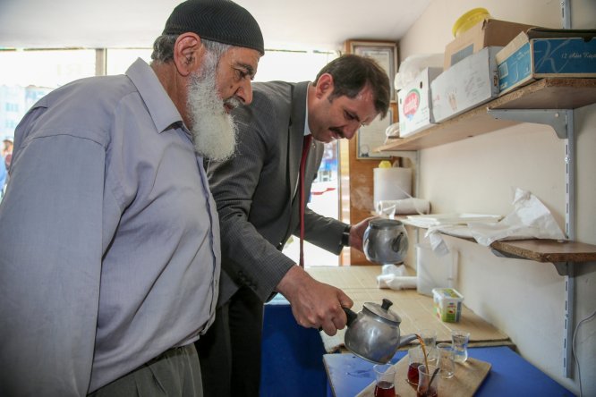 Vali Salih Ayhan esnafı ziyaret etti