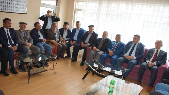 Demirbaş'tan Muhtarlar Derneğine "hayırlı olsun" ziyareti