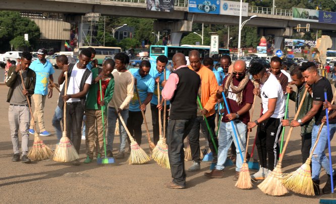 Etiyopyalı Müslümanlar Hristiyan bayramı için temizlik yaptı