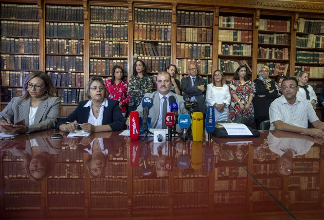 Tunuslu hakimlerden "süresiz grevlere devam" mesajı