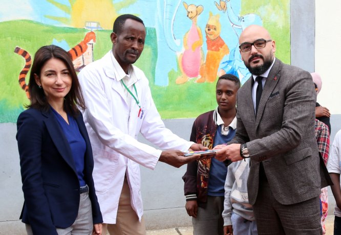 Türkiye'den 19 bin Etiyopyalı öğrenciye kırtasiye yardımı