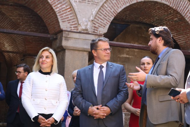 DÜZELTME - "Üsküp'teki Kurşunlu Han, Yunus Emre Enstitüsüne devredildi" başlıklı haberimiz kaynağından düzeltilmiştir.Haberimizi düzelterek yeniden yayımlıyoruz.Saygılarımızla.AAÜsküp'teki Kurşunlu Han, Yunus Emre Enstitüsün