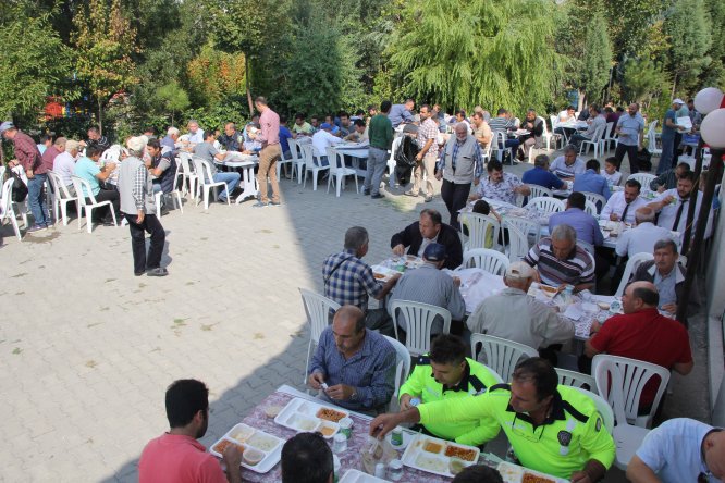 Beypazarı'nda aşure dağıtıldı