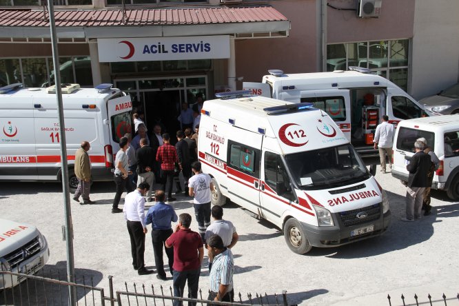 GÜNCELLEME 2 - Hakkari'de öğrenci servisi şarampole devrildi: 3 ölü, 3 yaralı