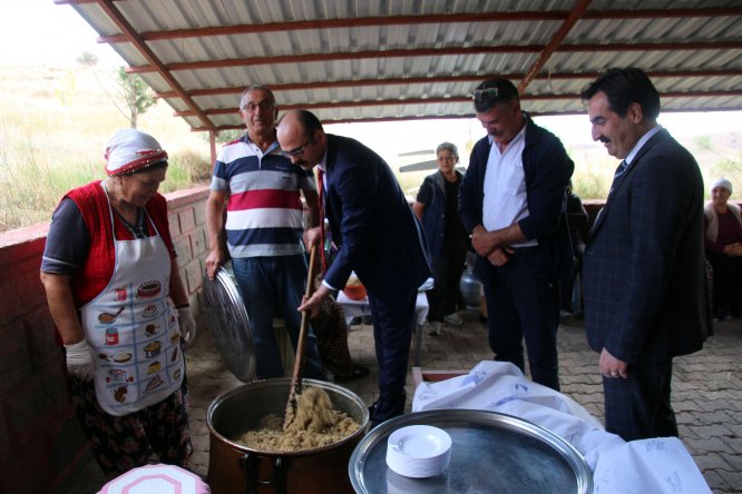 Şarkışla'da pilav ve aşure ikramı