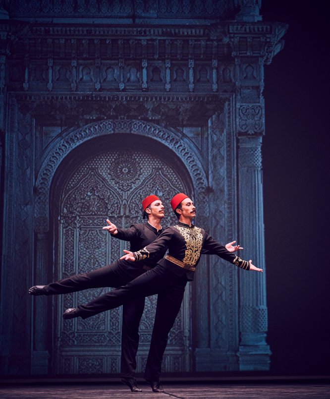 5. Murad'ın hayatı bale sahnesinde