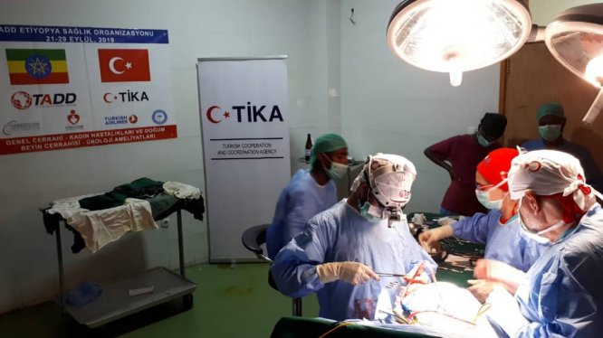 Türk doktorlar Etiyopya'da birbirinden zorlu ameliyatlar gerçekleştirdi