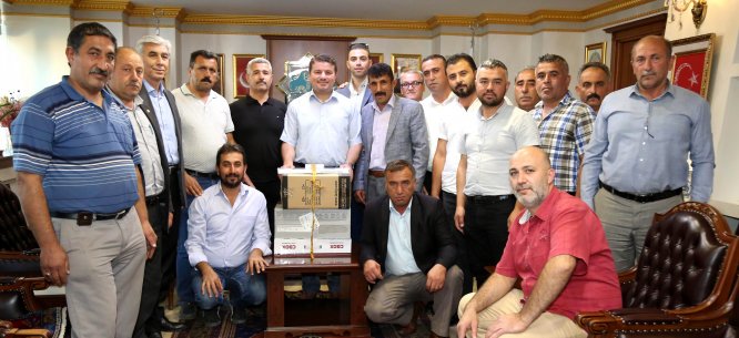 Aksaray Belediyesi muhtarlara bilgisayar dağıttı