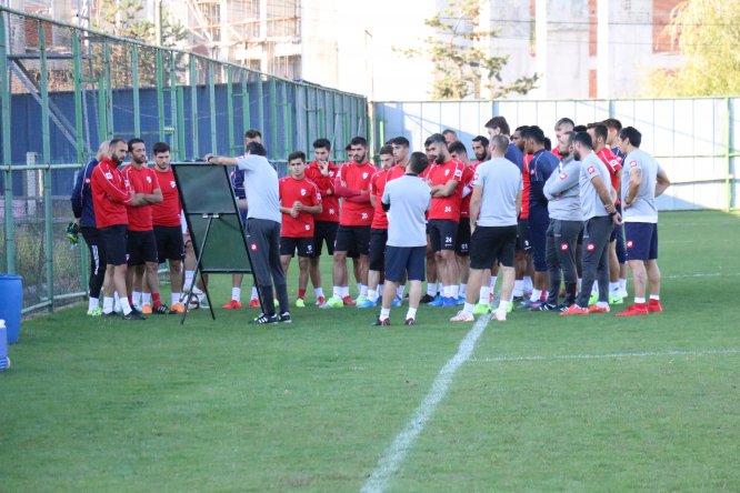 "Çok önemli potansiyele sahip oyuncularla çalışıyoruz"