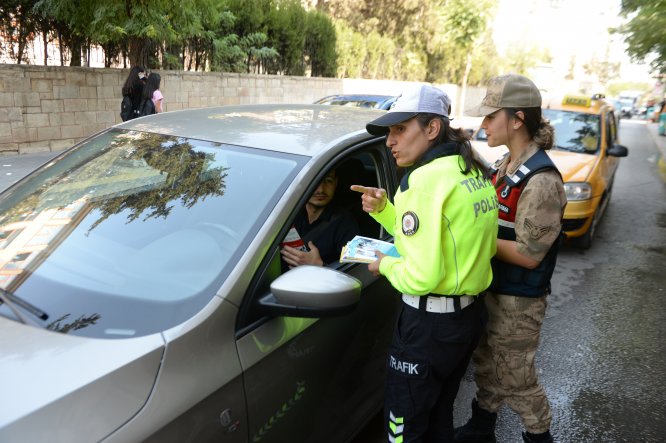 Kolluk personeli yaya nöbeti tuttu