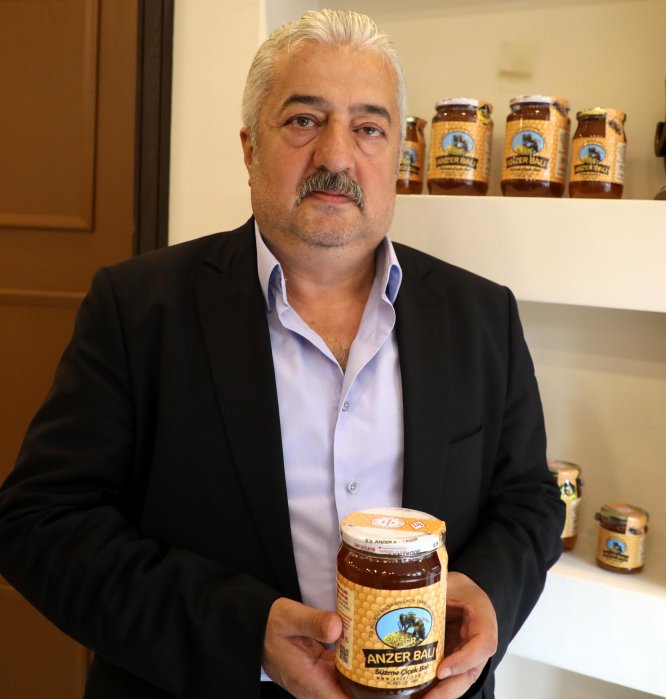 Bin 500 kilogram Anzer balı satışa sunuldu