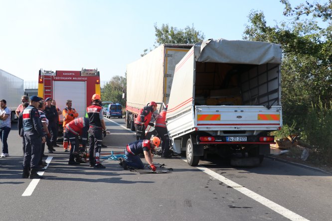 GÜNCELLEME - Tıra çarpan kamyonetin sürücüsü öldü