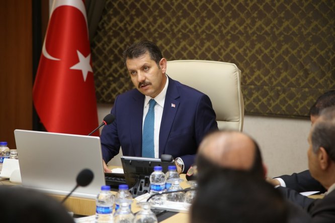 Vali Ayhan otel işletmecileriyle buluştu