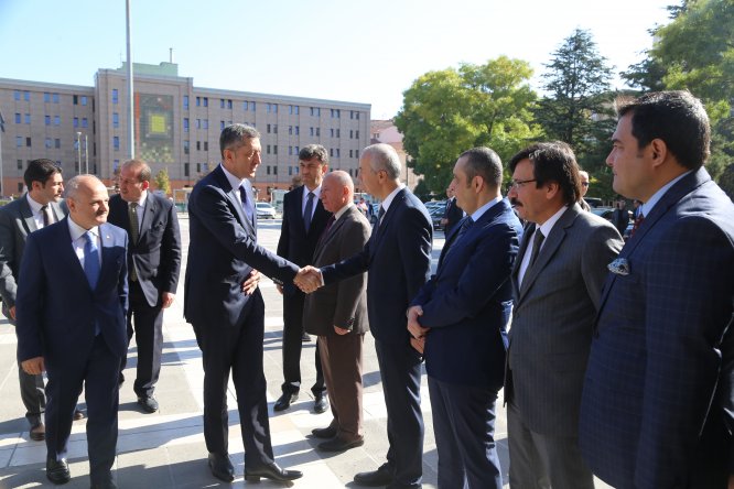 "Eğitimde altyapının zenginleşmesi için çalışıyoruz"