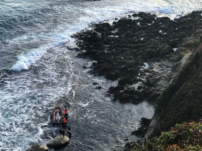 GÜNCELLEME - Kayalıklarda mahsur kalan balıkçılar kurtarıldı