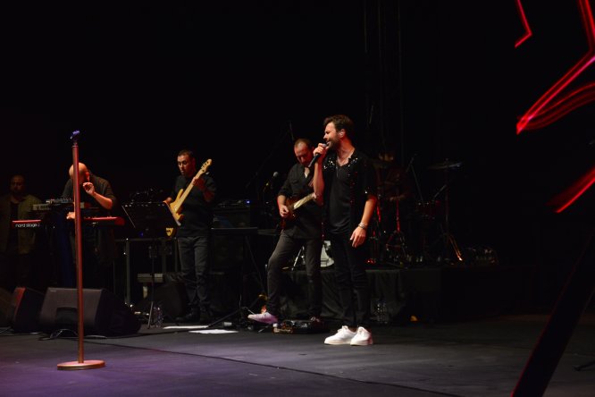 Yalın, Bursa'da konser verdi