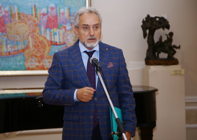 Azerbaycan'da tarihi belgeler sergilendi