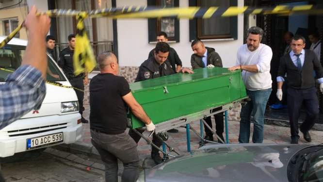 Eşi tarafından öldürülen kadının cenazesi toprağa verildi