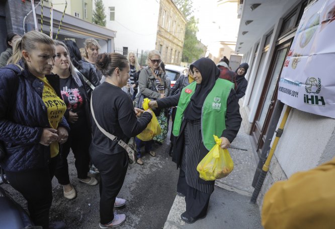İHH'den Bosnalı yetimlere yardım