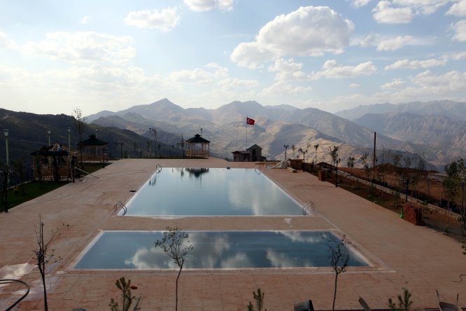 Üs bölgesinin sosyal tesise dönüştürülmesi çalışmaları sürüyor