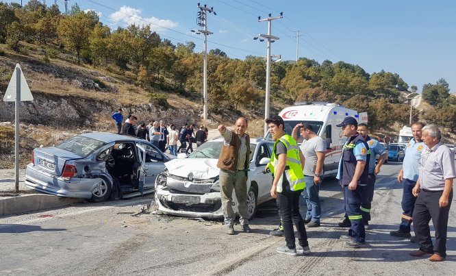 Kütahya'da zincirleme trafik kazası: 5 yaralı