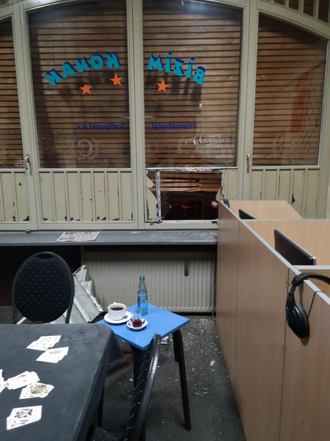 Terör örgütü yandaşları Almanya'da cami ve iş yerlerine zarar verdi