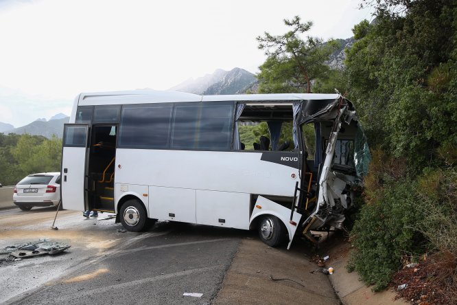 Antalya'da trafik kazası: 3 yaralı