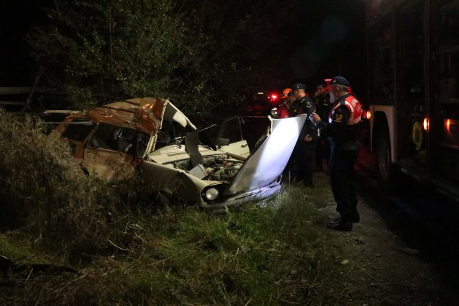 GÜNCELLEME - Bolu'da kamyonla otomobil çarpıştı: 3 ölü