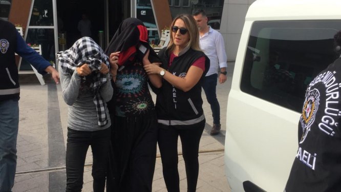 GÜNCELLEME - Hırsızlık yaparken ev sahibine yakalandılar