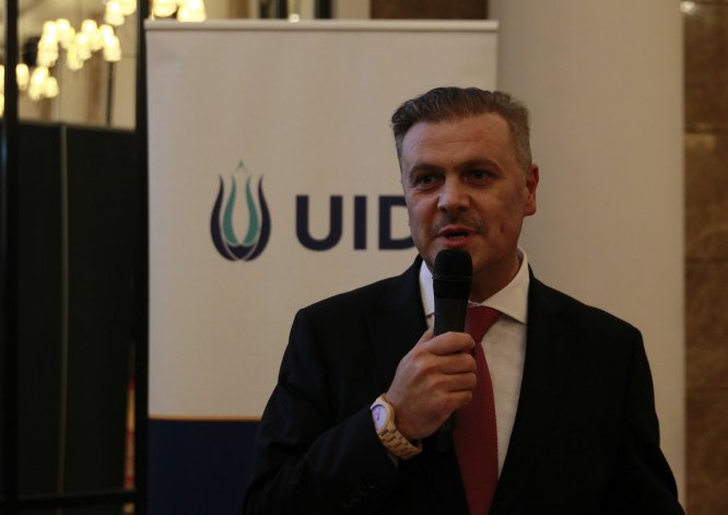 Almanya'da "Çok kültürlülüğün önemi: Ülkeler için zenginlik ve demokrasi sınavı" paneli