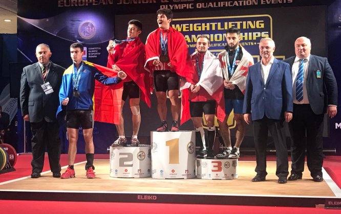 Milli halterci Muhammet Furkan Özbek'ten altın madalya