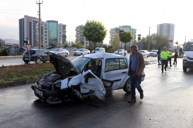 Sivas'ta trafik kazası: 4 yaralı