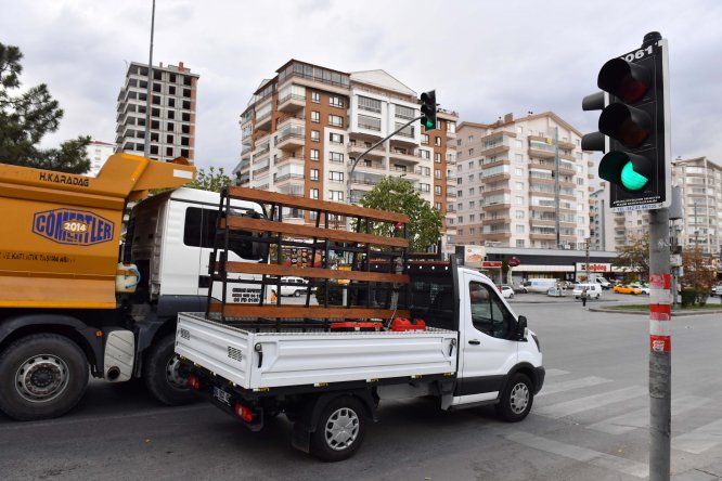 Başkentte trafik sinyalizasyon sistemlerinde "yanıp sönen yeşil ışık" olmayacak