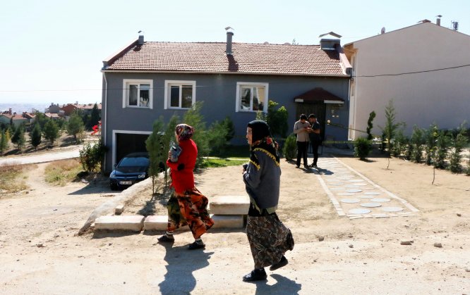 GÜNCELLEME 3 - Uşak'ta ev yangınında dumandan zehirlenen 4 kişi öldü