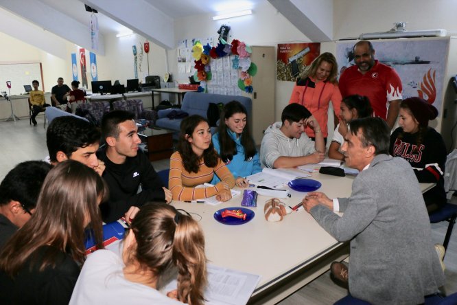 Poligonda önce atıcılık antrenmanı, sonra matematik dersi