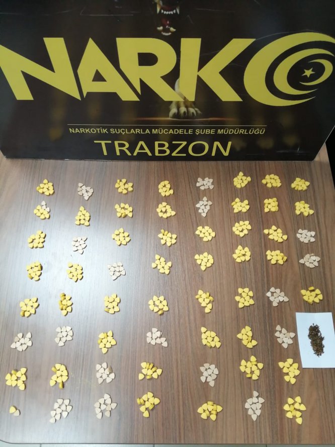 İç çamaşırına sakladığı uyuşturucuyla yakalandı