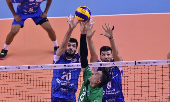 Voleybol: AXA Sigorta Efeler Ligi