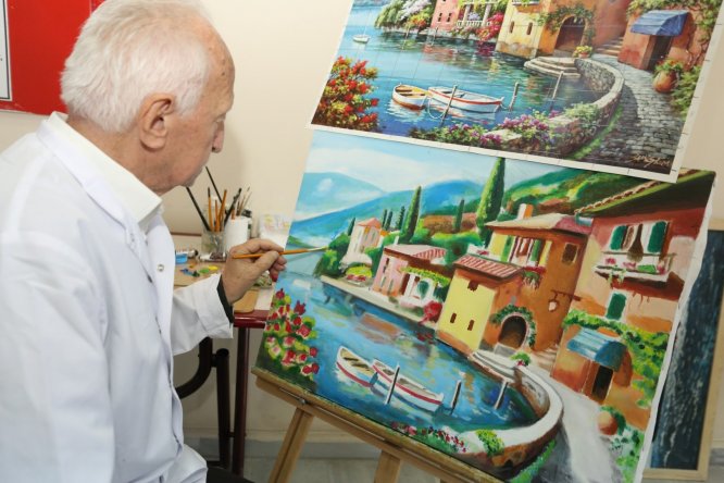 83 yaşında resim sergisi açtı