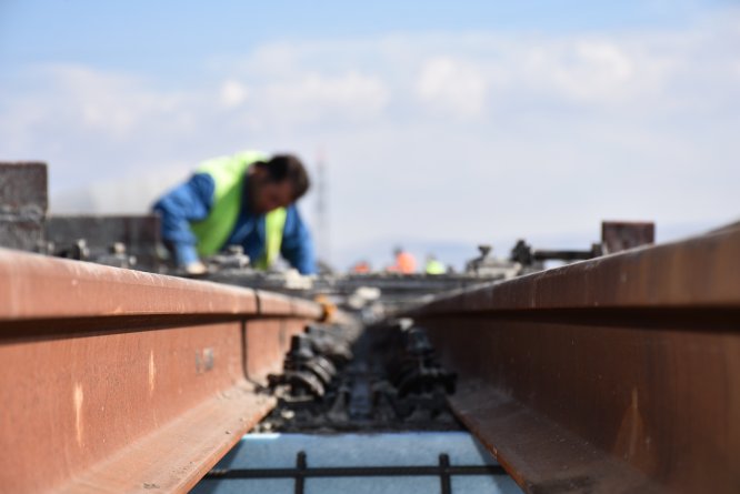 Bakü-Tiflis-Kars demir yolu hem kıtaları hem rayları birleştirdi