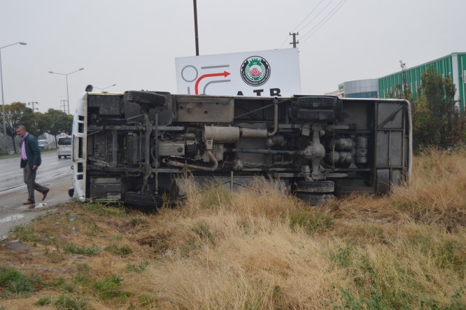 Afyonkarahisar'da belediye otobüsü şarampole devrildi: 5 yaralı