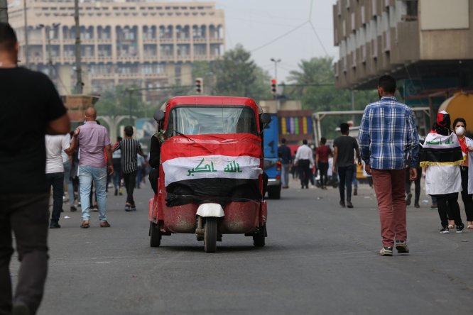 Bağdat'taki göstericilerin dostu "tuk tuklar"