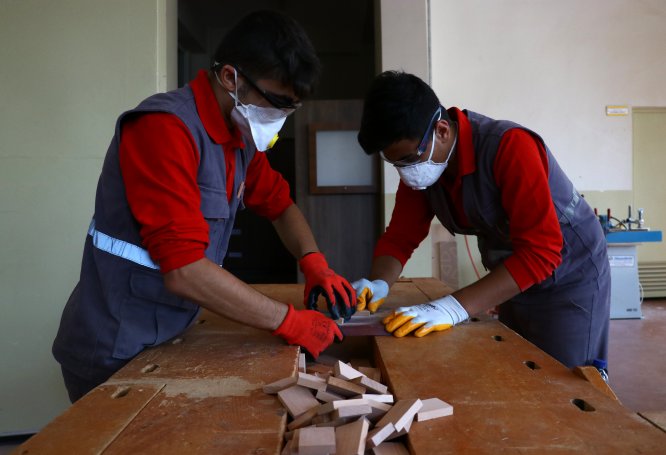 Bursa'nın tematik lisesinden "ahşap zeka oyunu" ihracatı