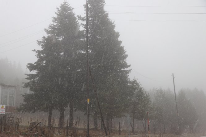 Kartalkaya'ya mevsimin ilk karı yağdı