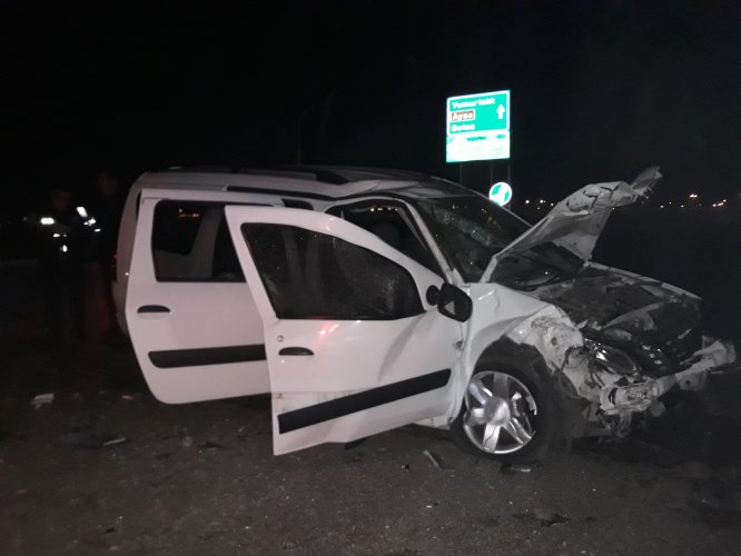 Adana'da kamyonet ile beton mikseri çarpıştı: 4 yaralı