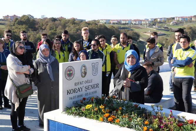Tribünde kalp krizi geçirmesi sonucu ölen Koray Şener anıldı