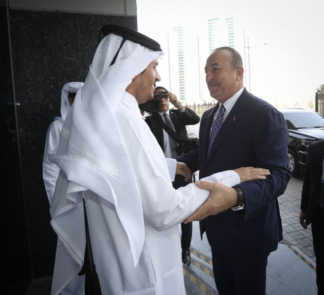 Çavuşoğlu Katar'da mevkidaşı Al Sani ile görüştü