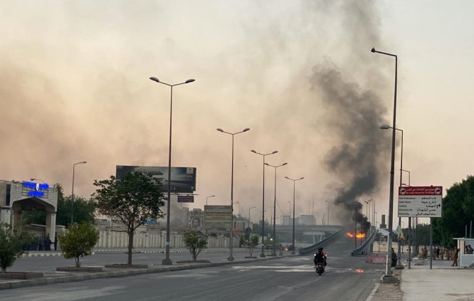 Bağdat'ta Başbakanlık ofisine yürümek isteyen göstericilere müdahale