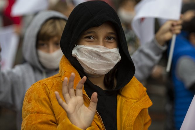 Lösemi hastalarına "maskeli yürüyüş" ile destek verdiler