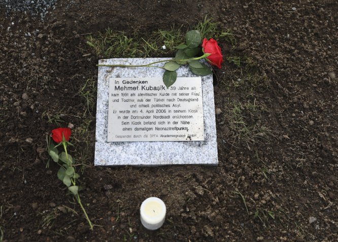 Merkel'den NSU kurbanları anıt parkına ziyaret